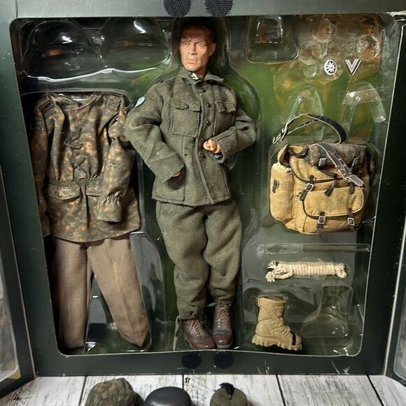 WWII German Handschar SS-Rottenfuhrer 1/6 Scale Slavo Juric Collectible Figure - Picture 3 of 15